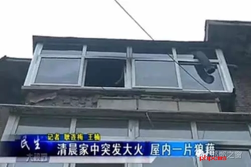 8月9日早，邯鄲新興大街青年路口，和平里小區(qū)16號(hào)樓2單元，一居民家中著火。消防官兵接警后，立即趕往現(xiàn)場(chǎng)，經(jīng)過(guò)消防隊(duì)員十多分鐘的搶救，大火被全部撲滅。不過(guò)所幸，無(wú)人員受傷，目前，起火原因還在調(diào)查中。