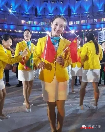 每屆的奧運(yùn)會(huì)都是世界億萬(wàn)人關(guān)注的焦點(diǎn)，讓我們感到欣喜的是，這屆奧運(yùn)會(huì)上有兩名咱邯鄲籍運(yùn)動(dòng)員，她們是代表國(guó)家女子柔道隊(duì)出征的周超和代表國(guó)家田徑隊(duì)出征的華紹青。其中，29歲的周超將在8月10日21時(shí)參加女子柔道(70公斤級(jí))項(xiàng)目。