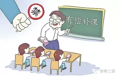8月10日，記者接到家長(zhǎng)舉報(bào)，稱(chēng)邯鄲市七色光水文小學(xué)未開(kāi)學(xué)，卻接到了學(xué)校補(bǔ)課通知。記者聯(lián)系了校方，該校負(fù)責(zé)人表示將立即停止補(bǔ)課，并將收取的費(fèi)用退還家長(zhǎng)。