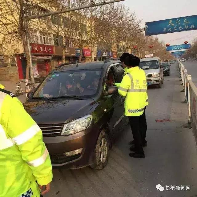 我市交警為營造安全、有序的道路交通環(huán)境，自2月26日0時起，啟動了106國道李茂堤警務(wù)站、107國道漳河警務(wù)站、309國道椿樹嶺警務(wù)站、213省道索堡警務(wù)站、212省道柳園警務(wù)站、青蘭高速邯鄲東口警務(wù)站、青蘭高速邯鄲西口警務(wù)站、京港澳高速邯鄲南口警務(wù)站、京港澳高速邯鄲北口警務(wù)站。